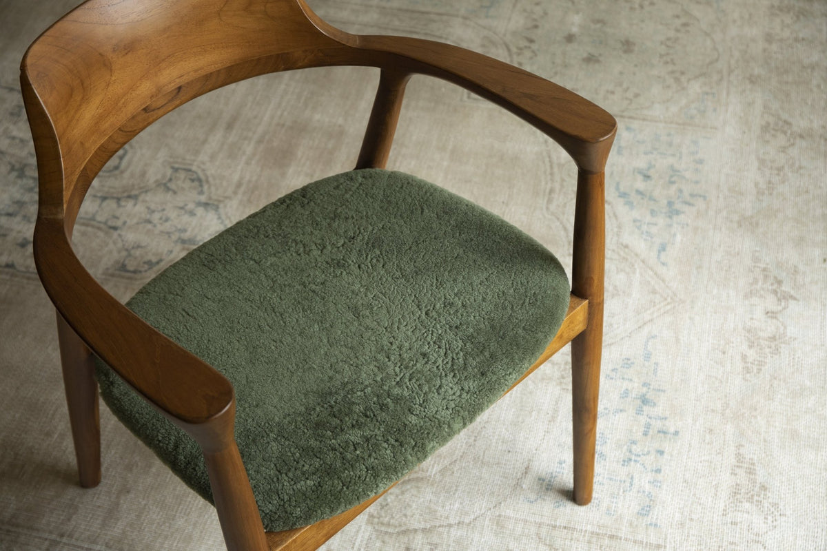 Are Upholstered Dining Chairs Better Than Non-Upholstered? - ZM Home