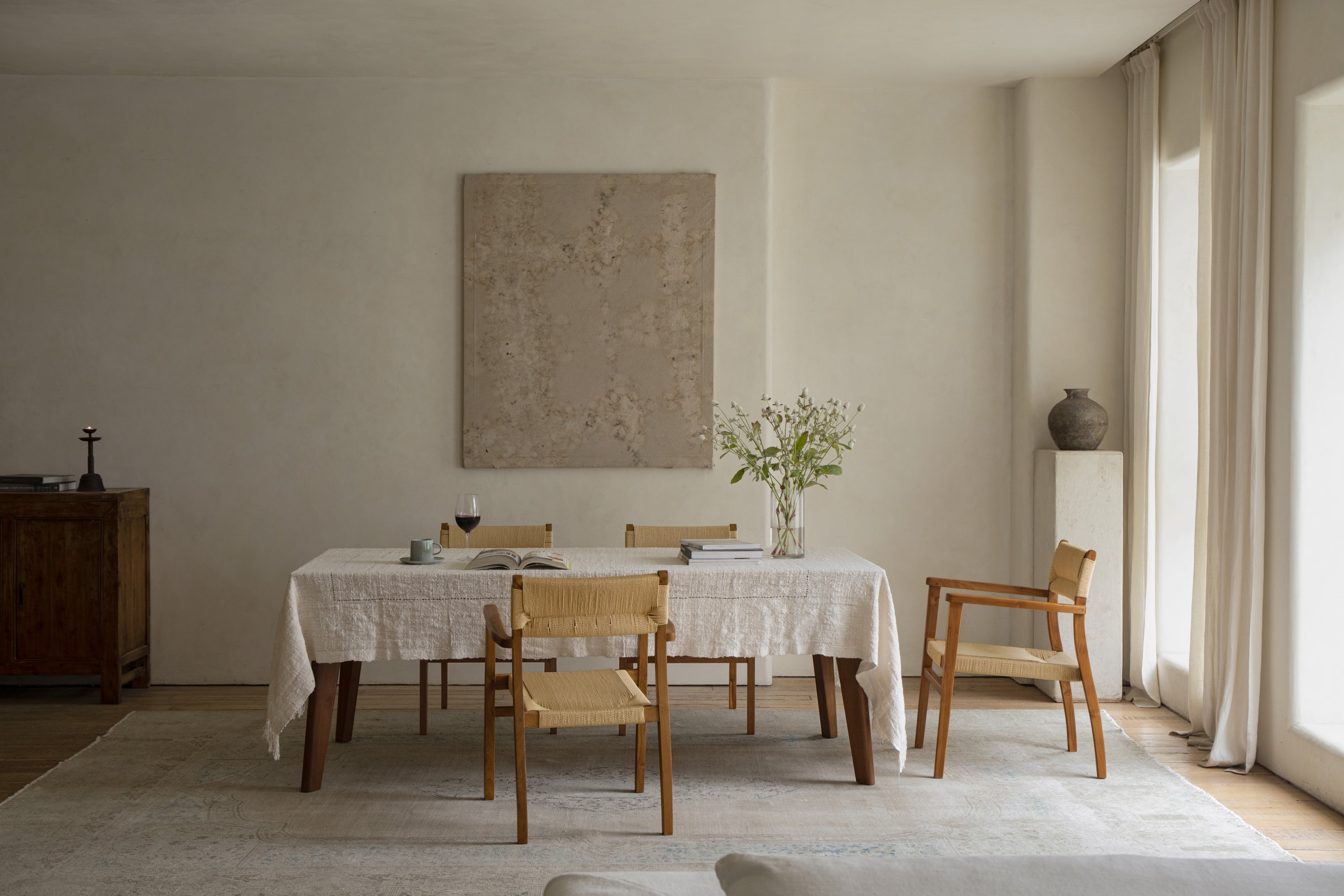 Kitchen Stools vs Dining Chairs: Which Seating Works Best for Casual Dining Spaces?
