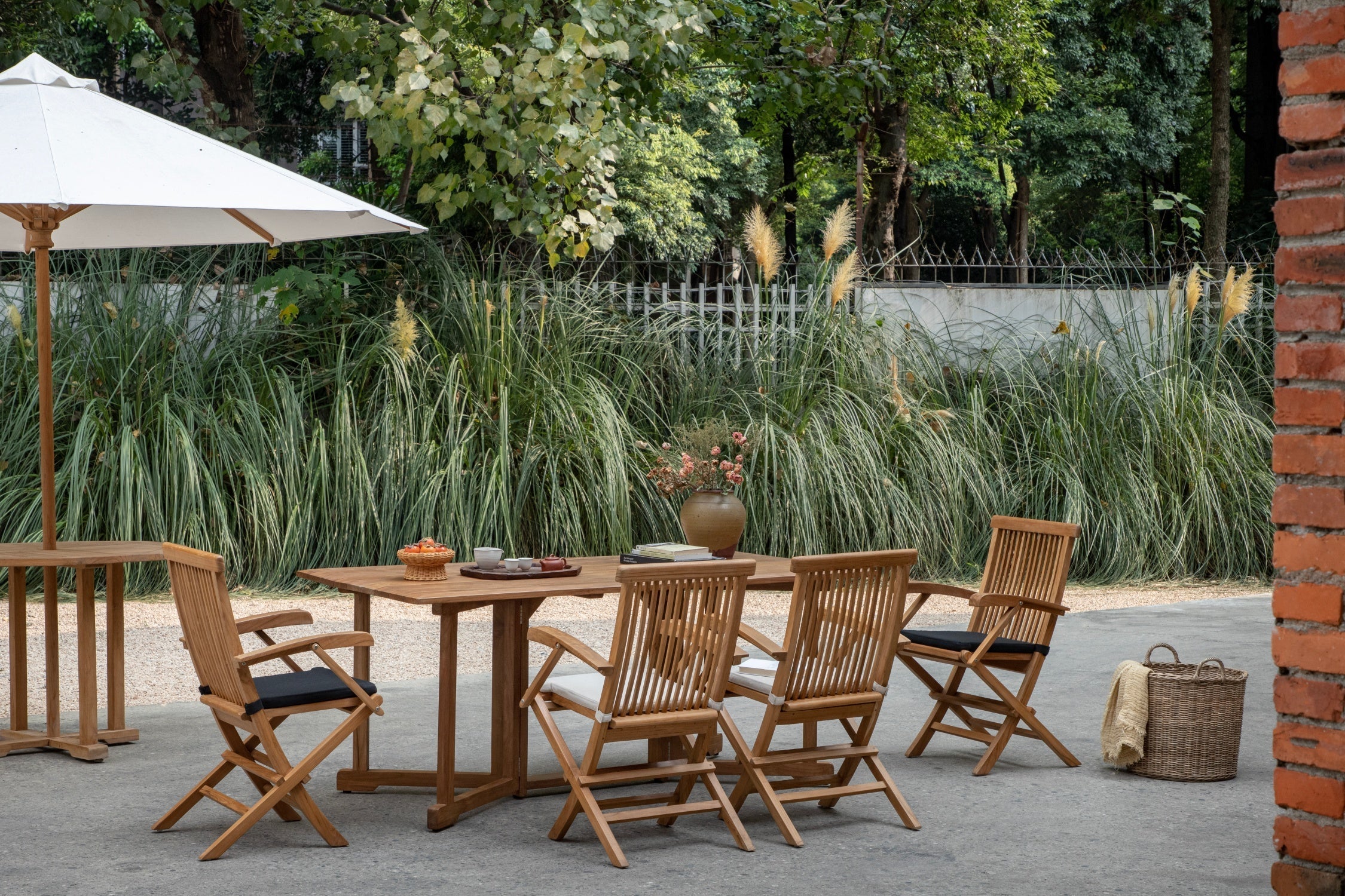 What Materials Last Longest for Garden Lounge Chairs