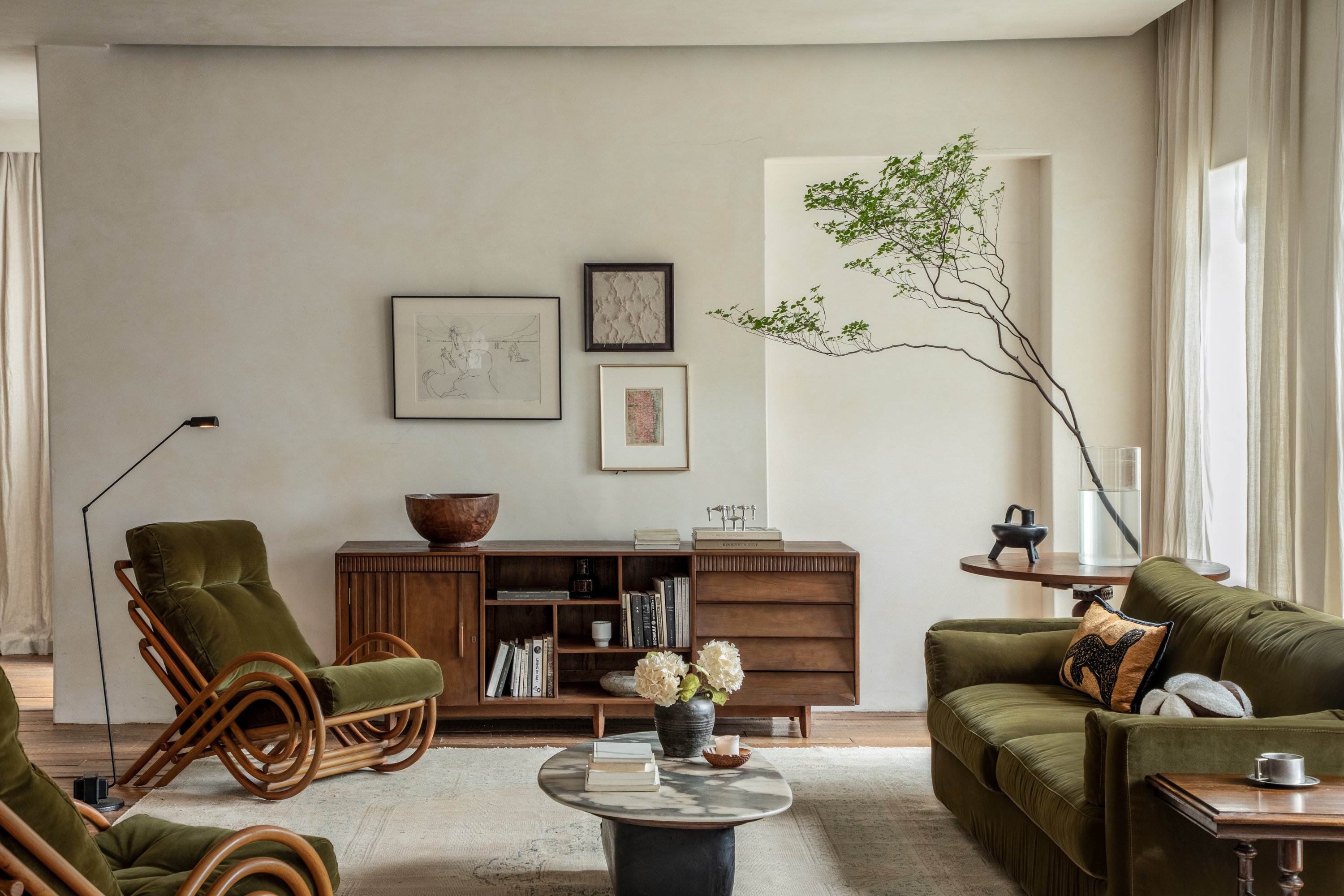 Armchair vs Dining Chair: Which One Is Right for Your Home?