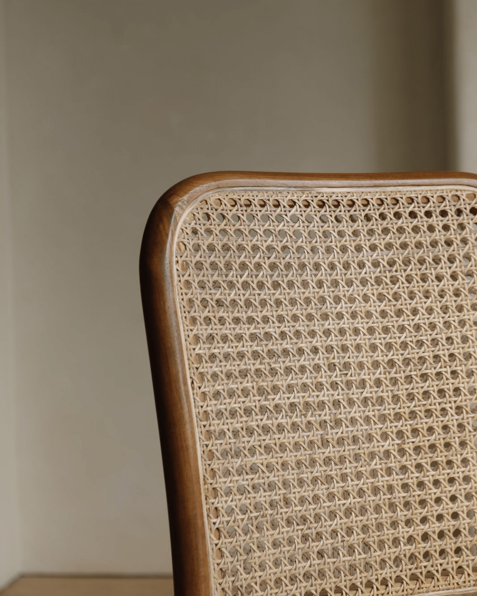 NO.811 Chair detail: Teak frame with natural rattan weaving, showing ergonomic design and timeless elegance.