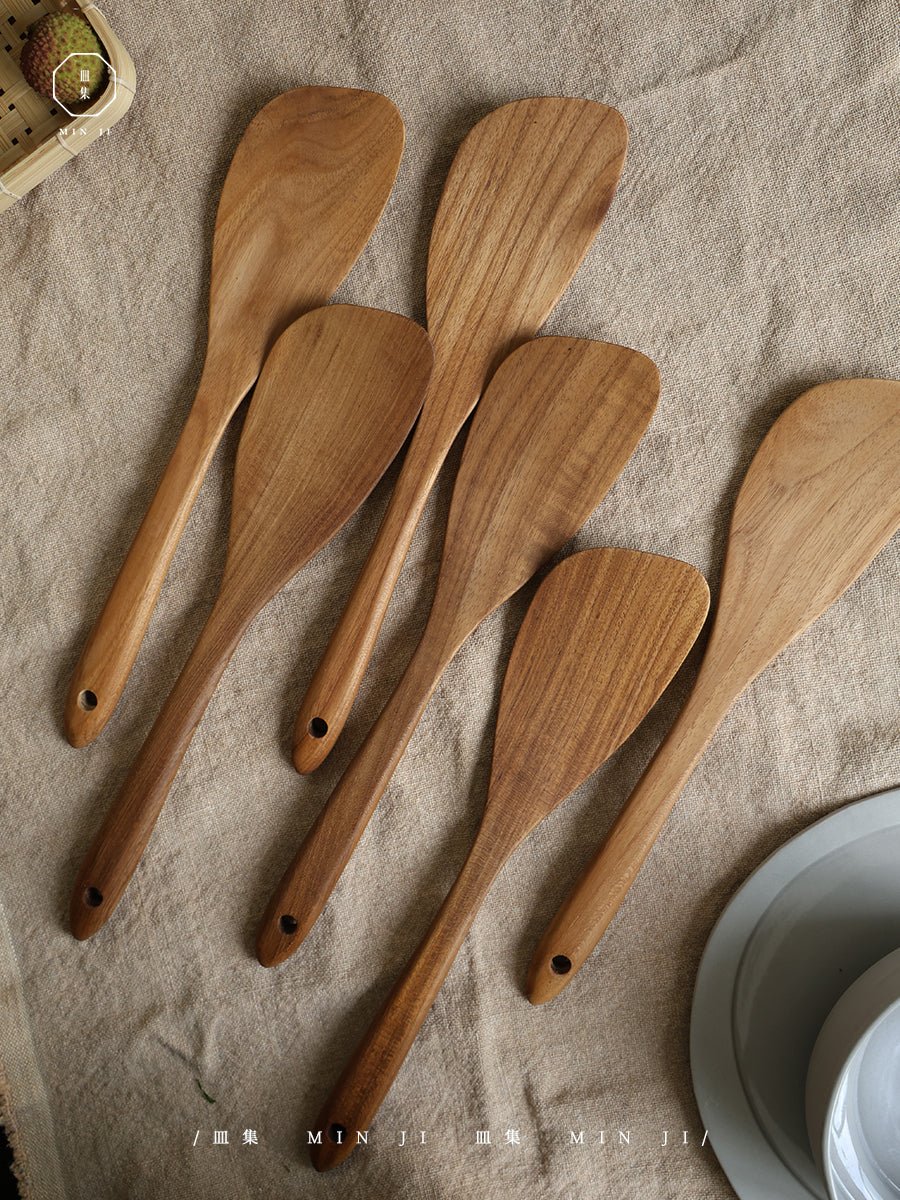 MIN JI Wooden Fried Spatulas Set, Light Wood Grain, Beige Fabric, Kitchen Utensils