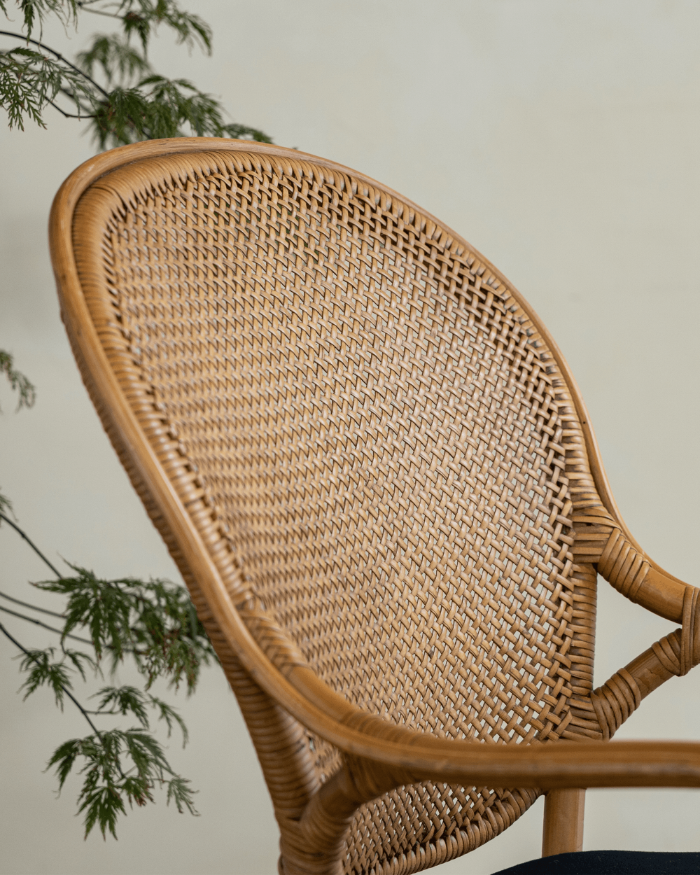 Areca Rattan Chair close-up, handwoven rattan backrest, natural comfort design, light brown finish