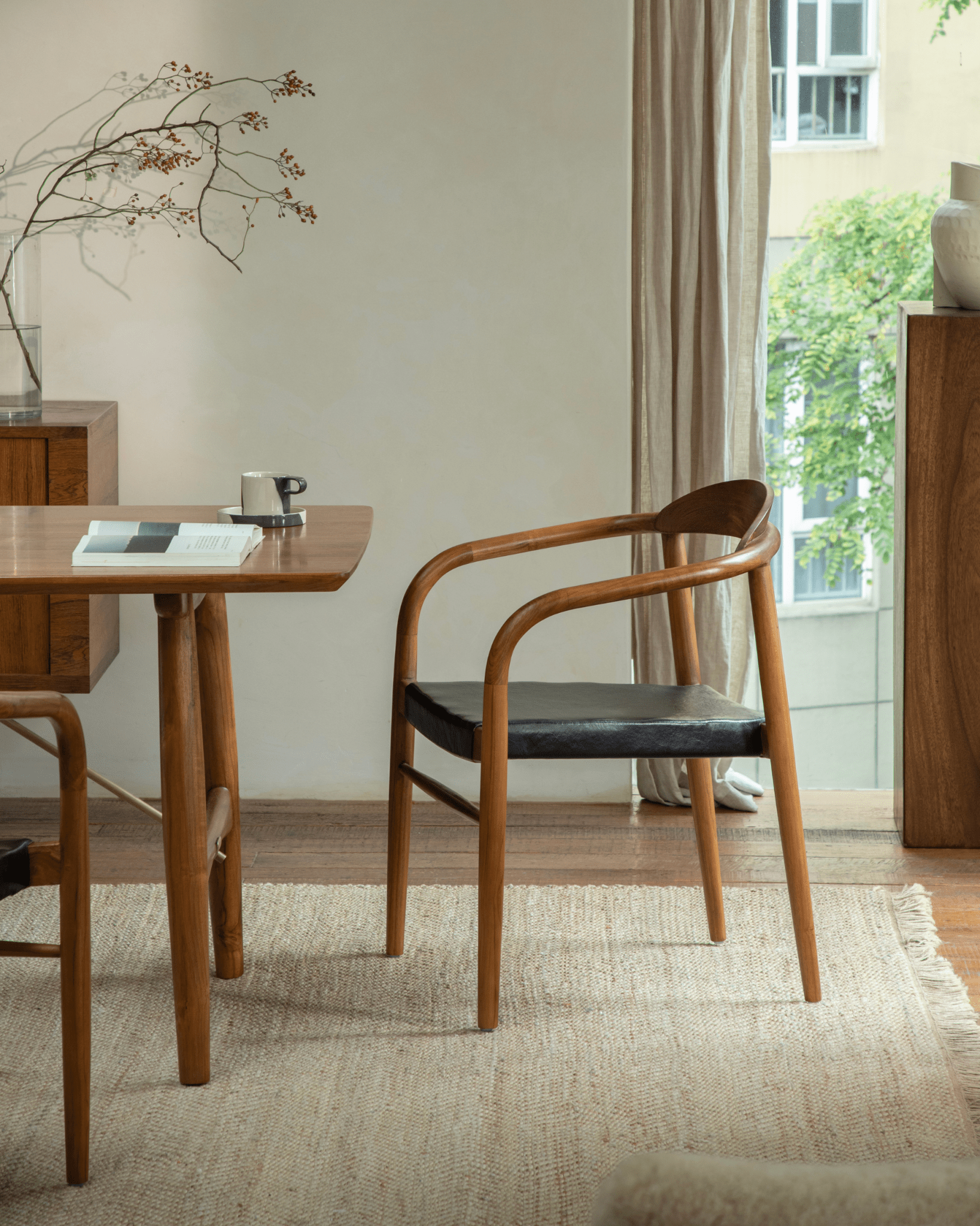Crescent Leather Chair - ZM Home