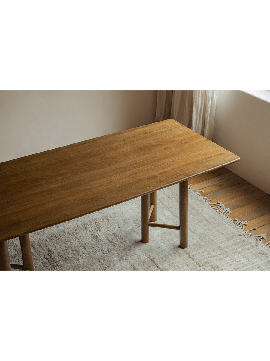 Columna Cherry Wood Dining Table, showing wood grain and minimalist design, ideal for dining or work.