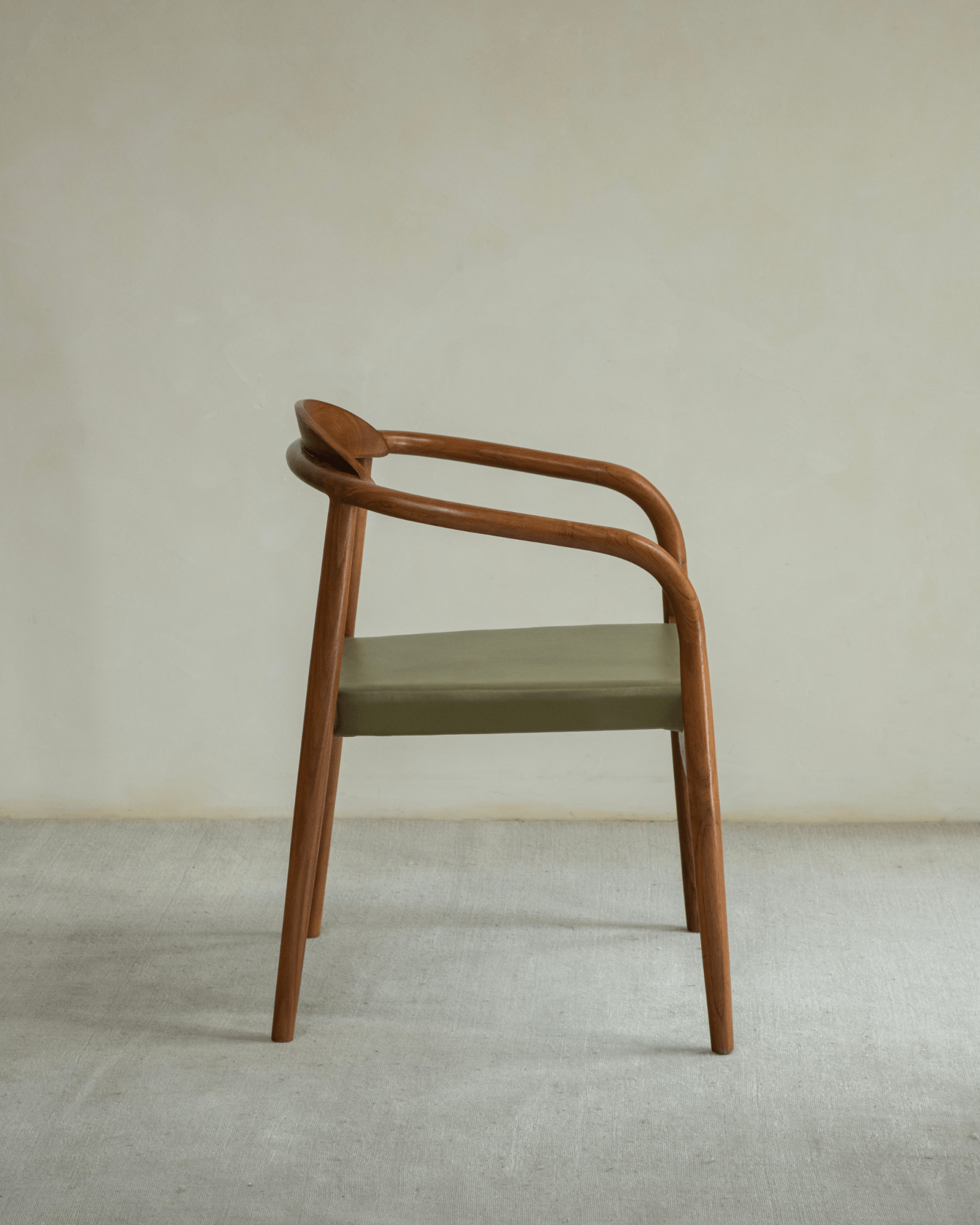 Crescent Leather Chair - ZM Home