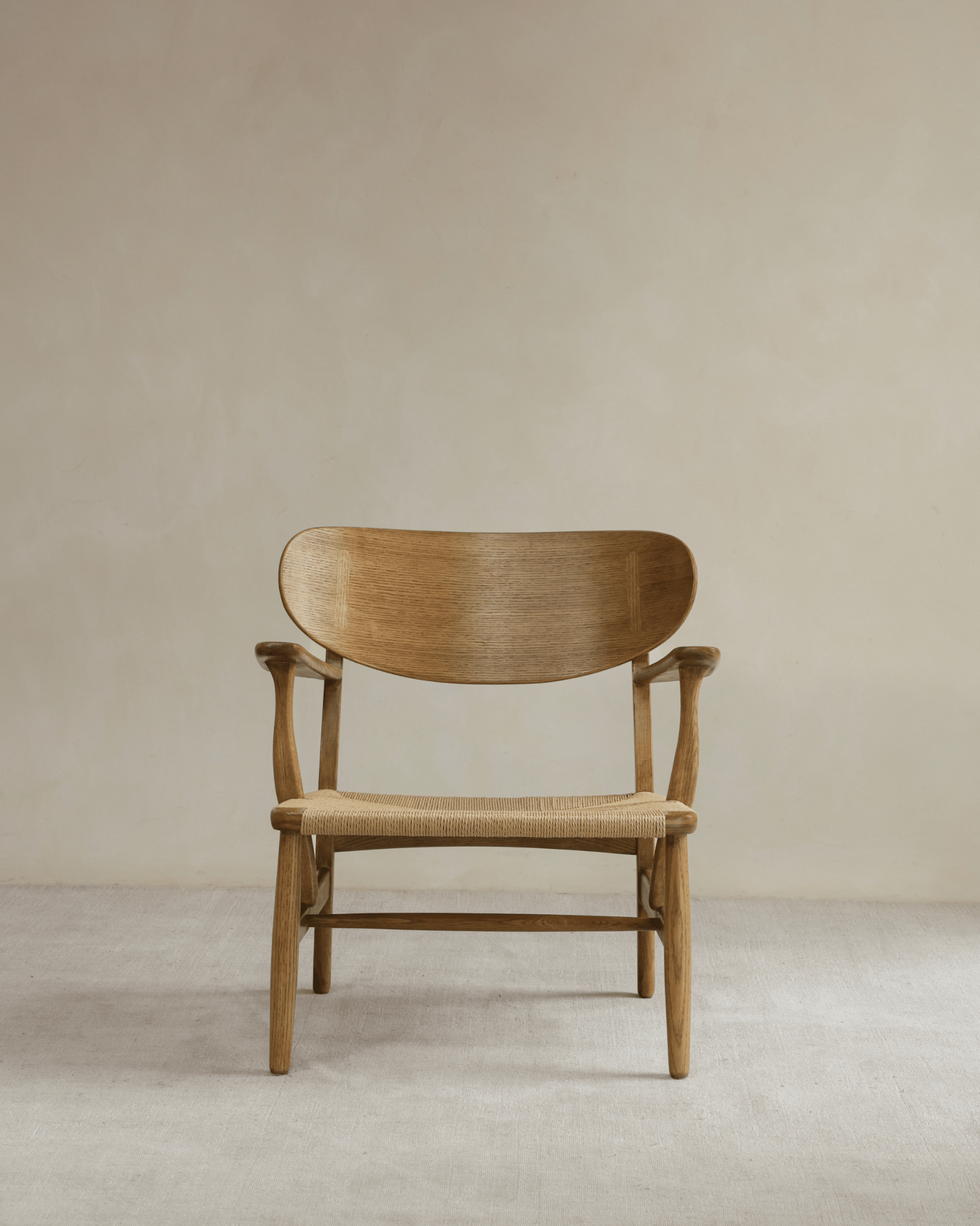 CH22 Lounge Chair in oak with paper cord seat. Scandinavian design and modern aesthetic