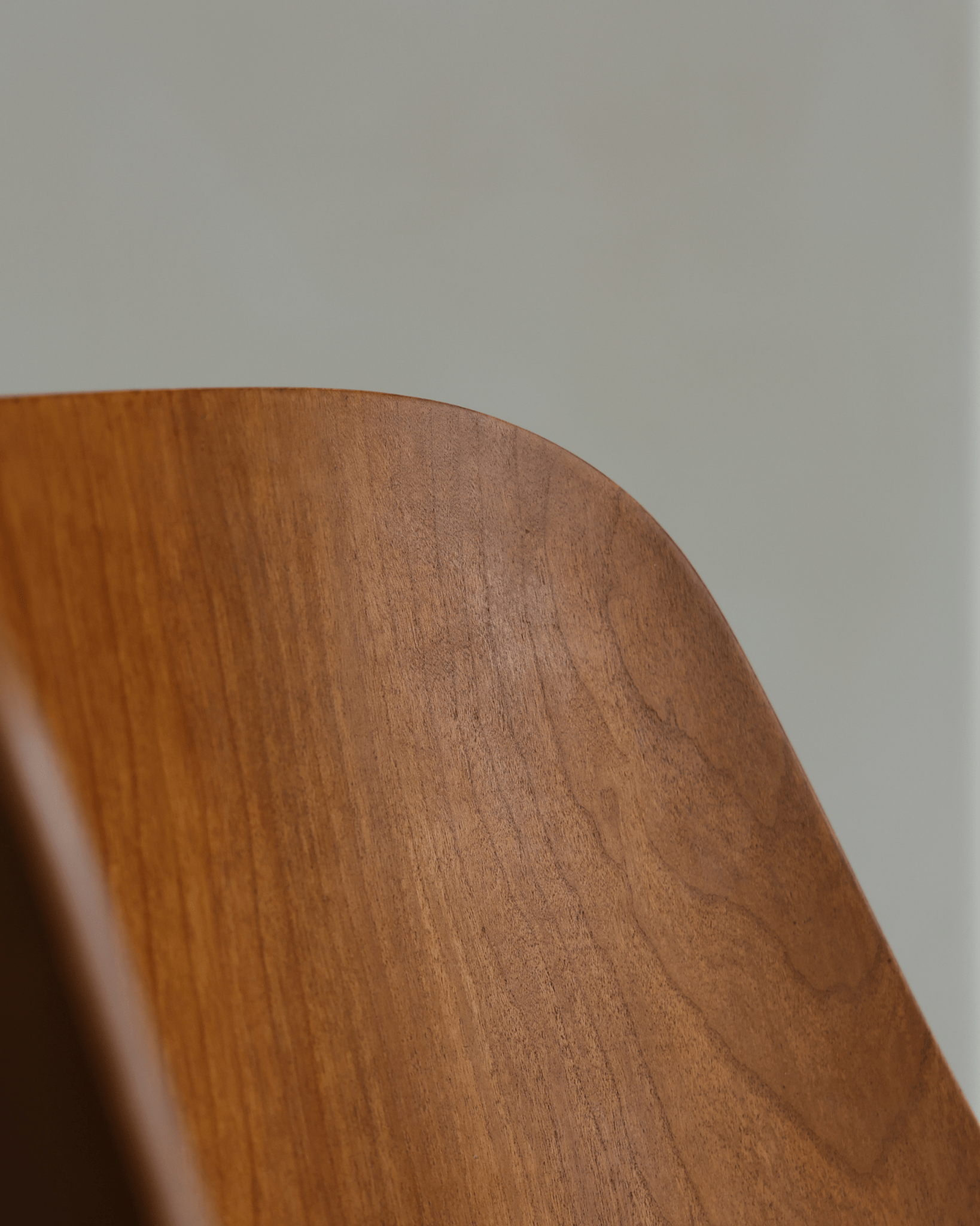 Shell Chair backrest detail: Solid teak wood, mid-century modern design