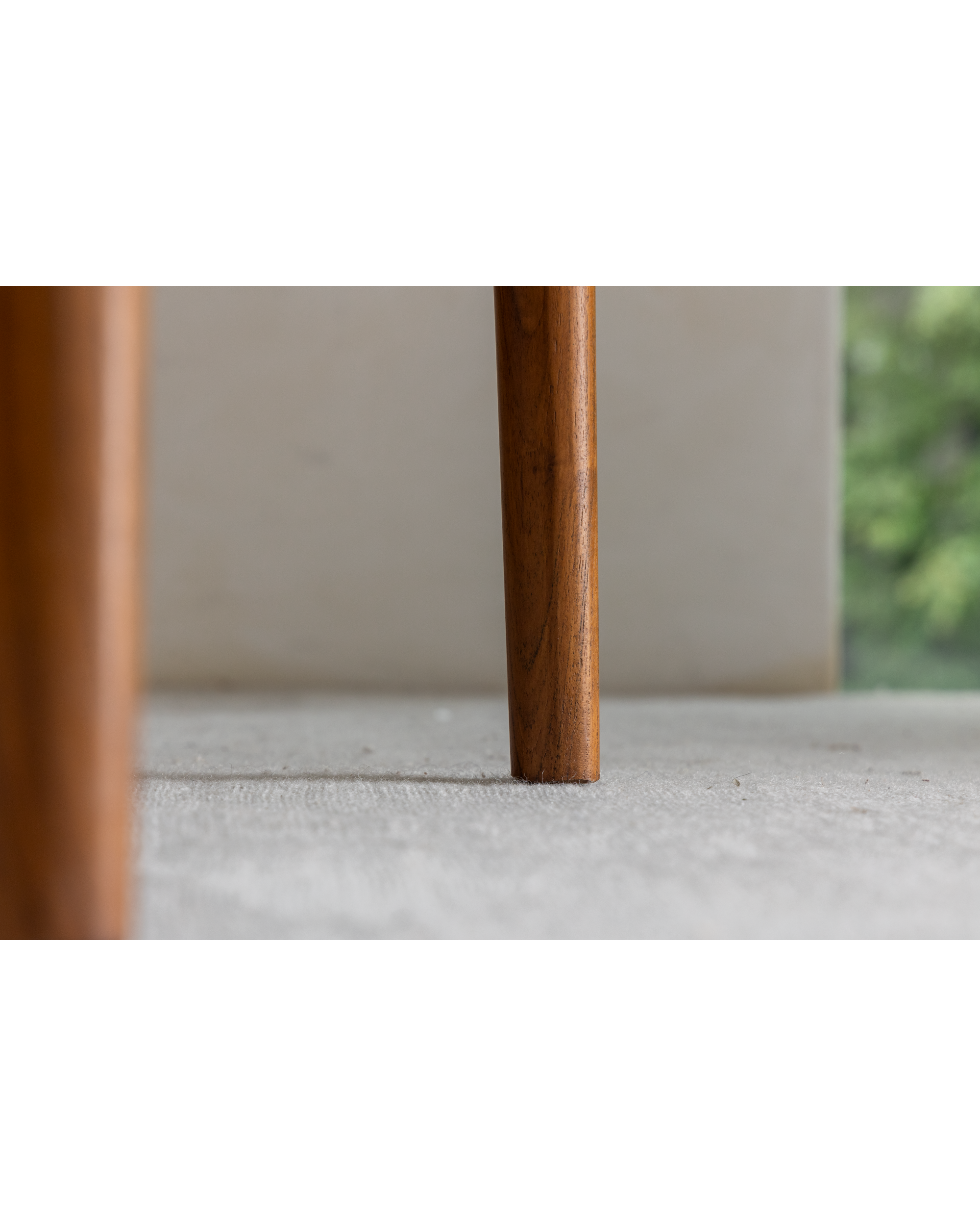 Maren Chair tapered teak wood leg detail
