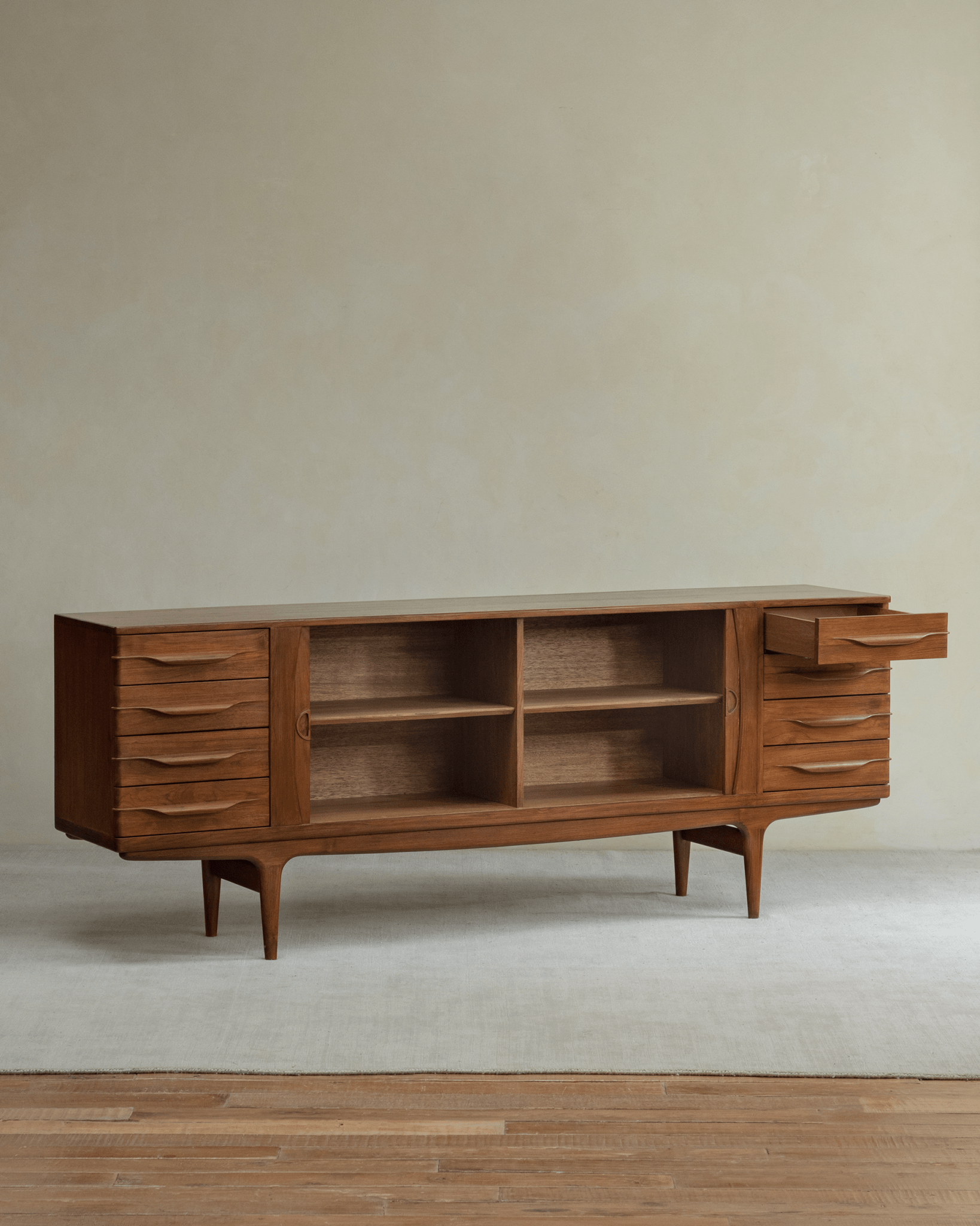 NO.424 Venice Sideboard - ZM Home