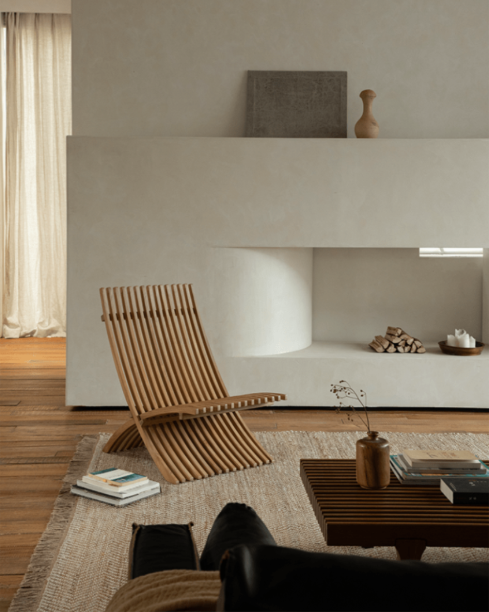 Oly Lounge Chair - Folding wooden chair in modern living room, ideal for indoor relaxation and portable comfort