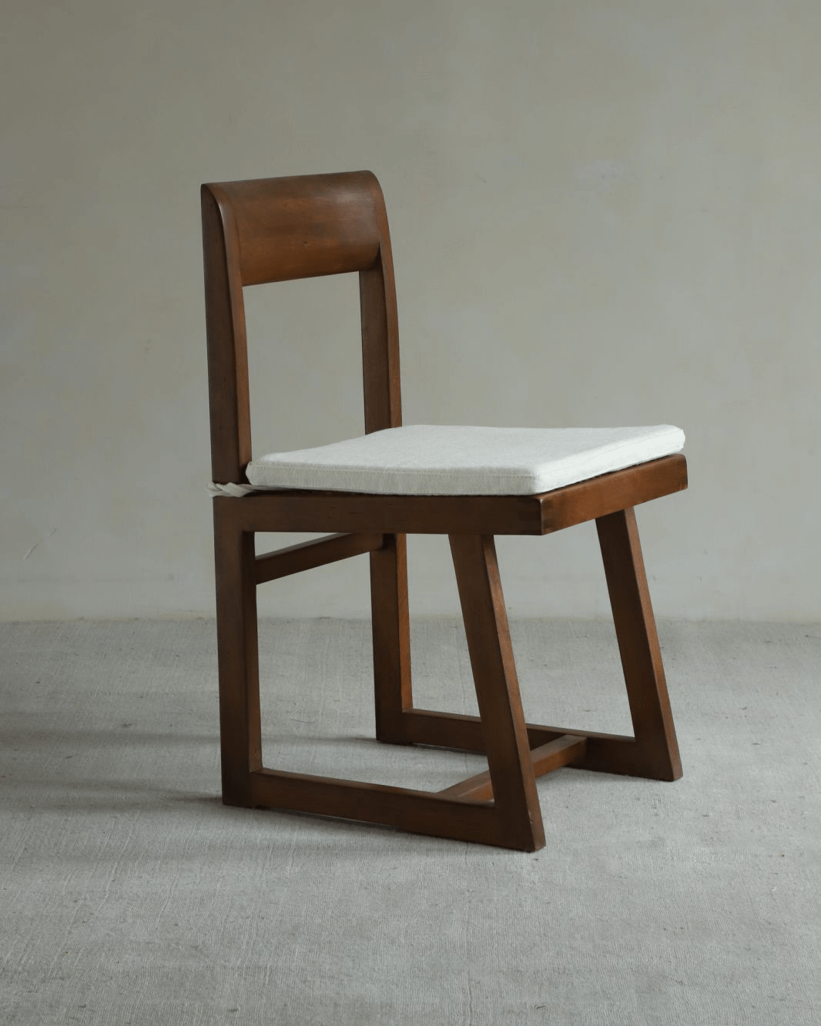 Chandigarh Box Chair - Wooden frame and white fabric cushion, mid-century modern design