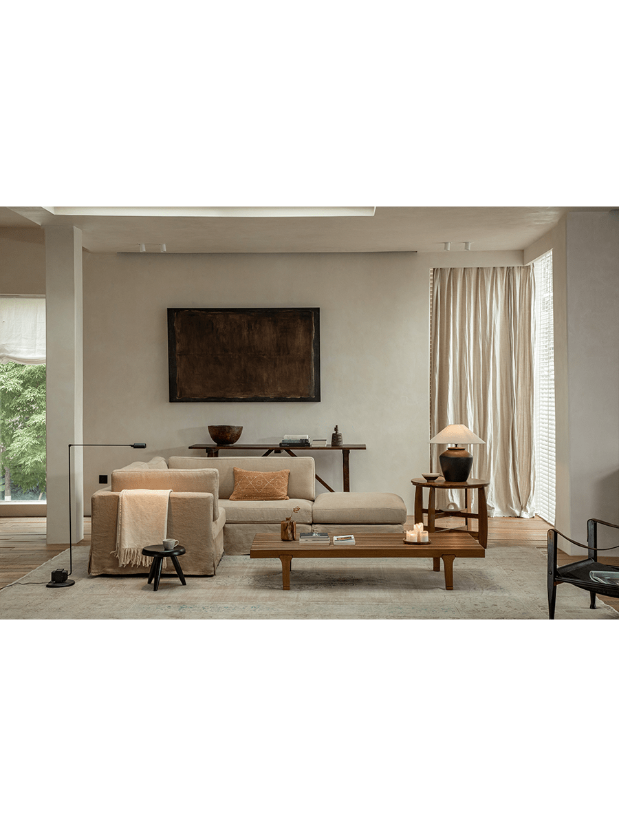 Skirt Sectional Sofa in beige linen in a modern living room, modular design, customizable comfort and relaxed atmosphere