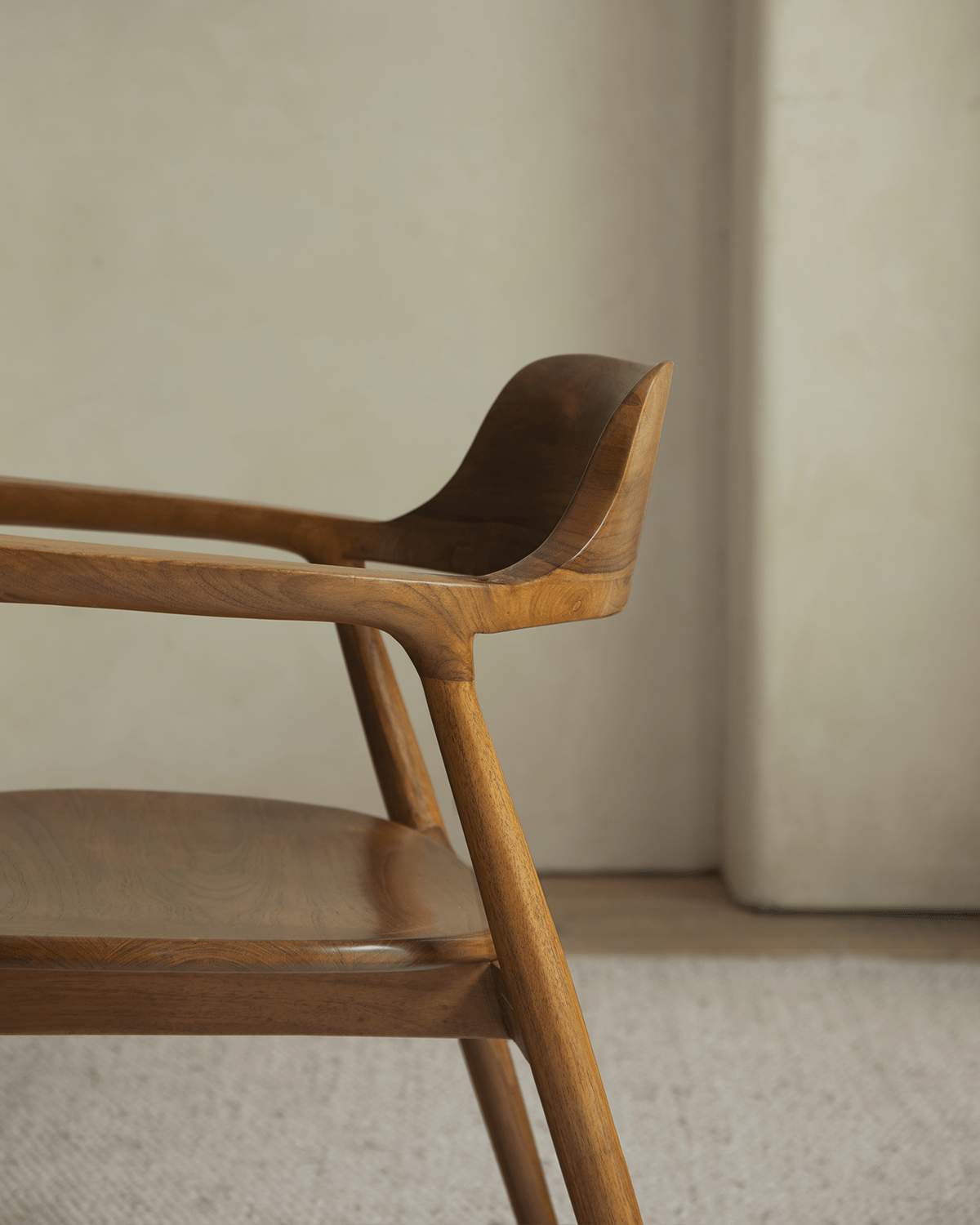 Hiroshima Chair in solid wood, curved backrest and armrests, modern design