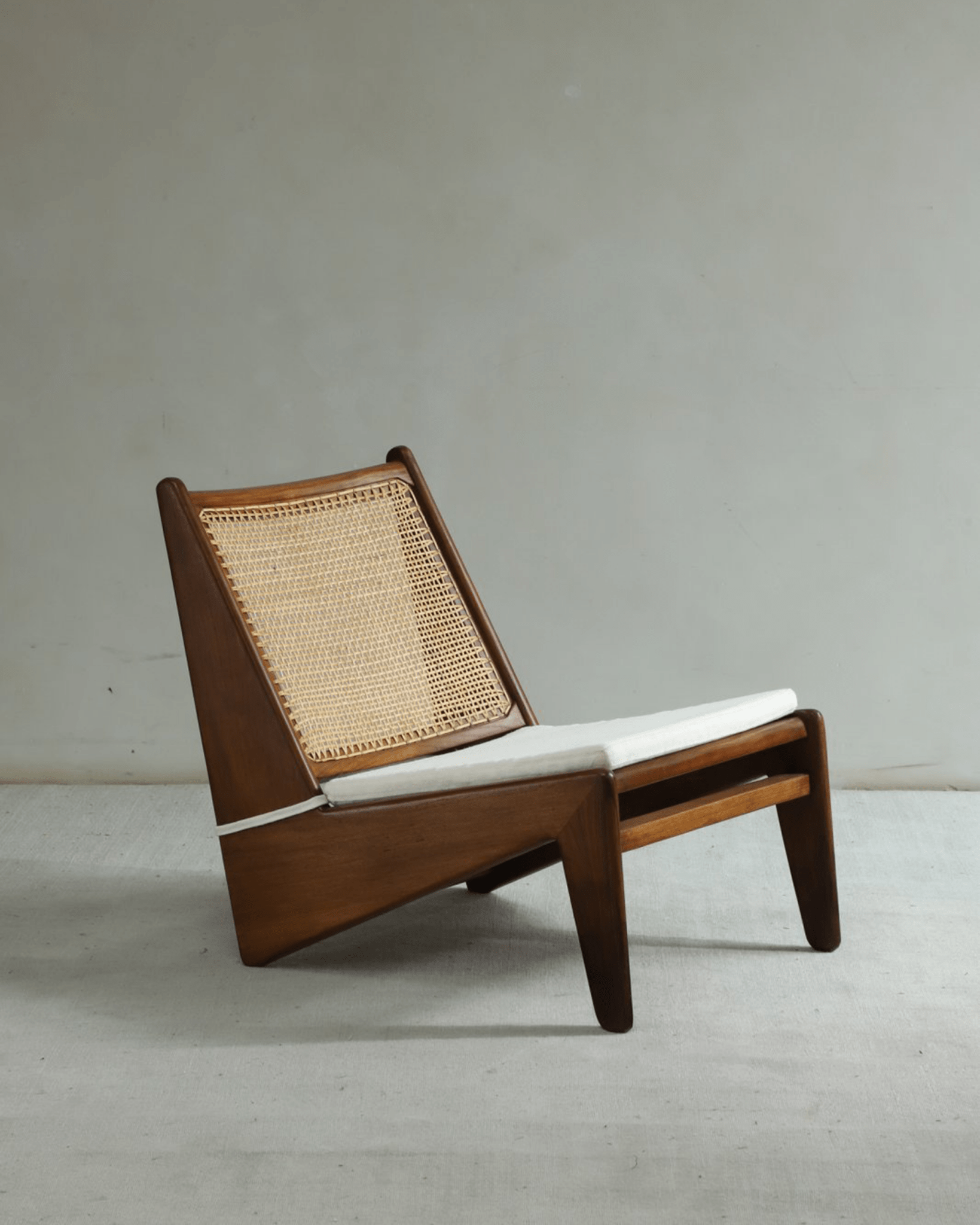 Chandigarh Kangaroo Lounge Chair - ZM Home