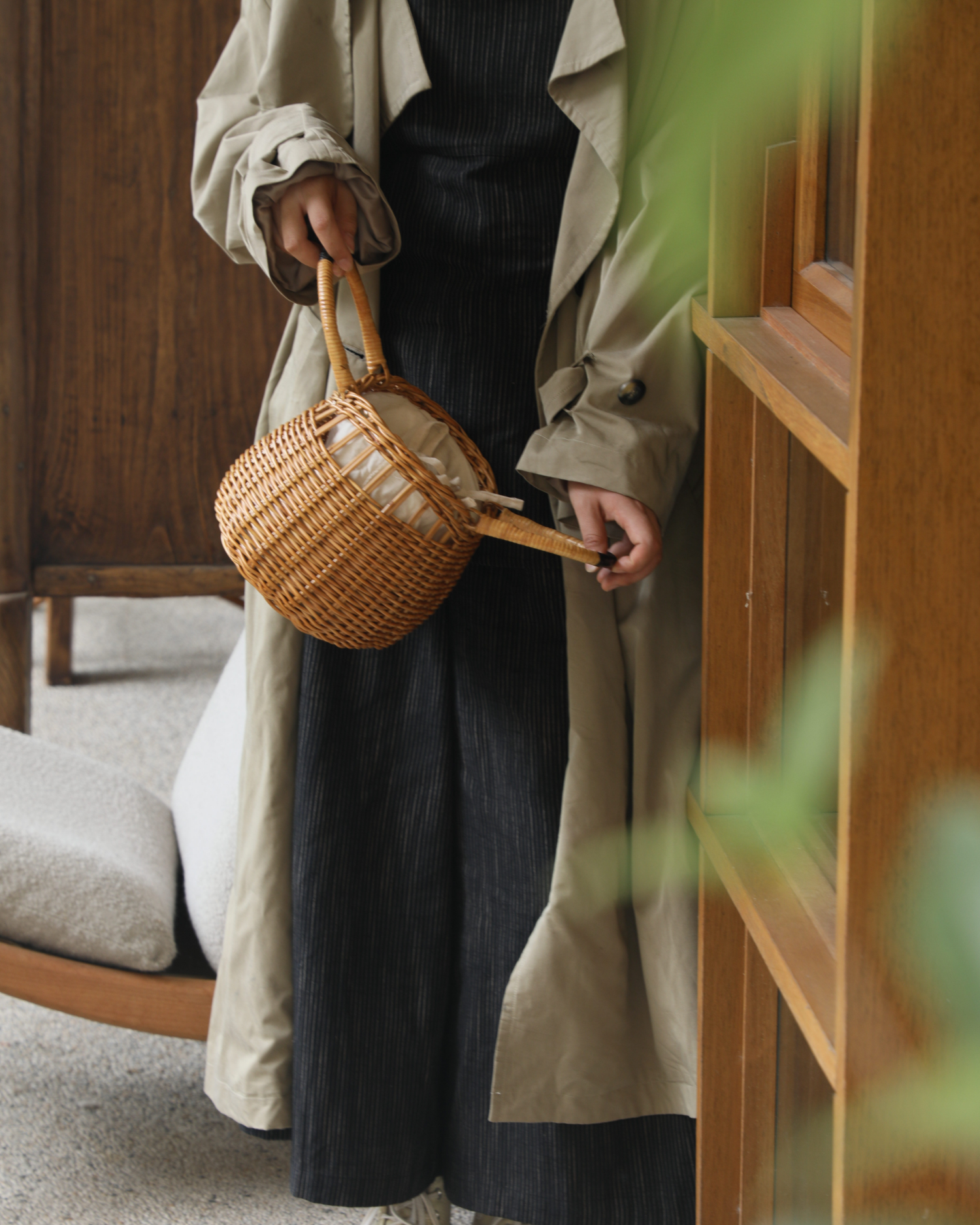 Rustic woven rattan Ivy Hand Bag with round shape and handles