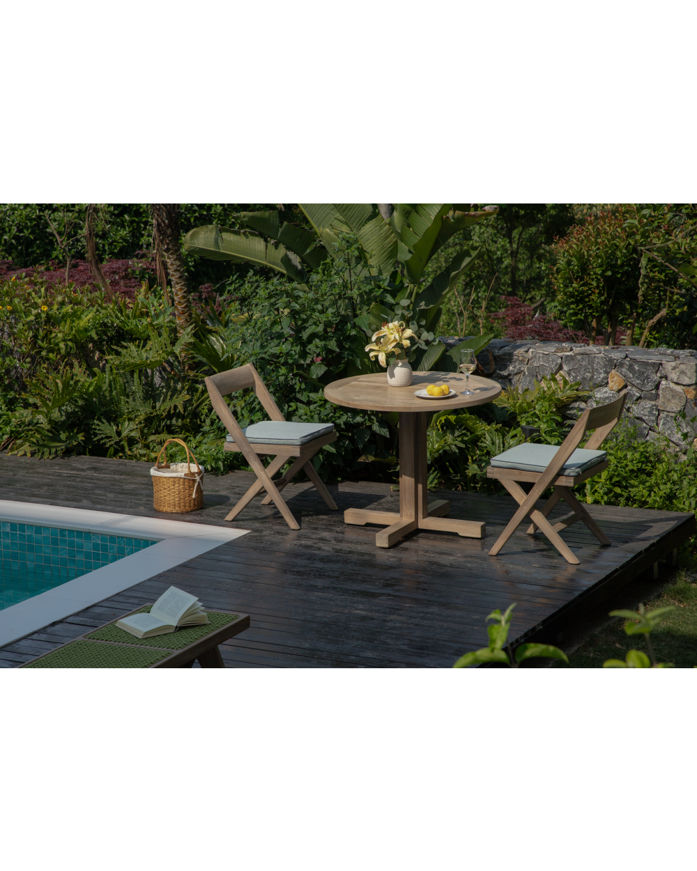 Ruby Outdoor Round Table