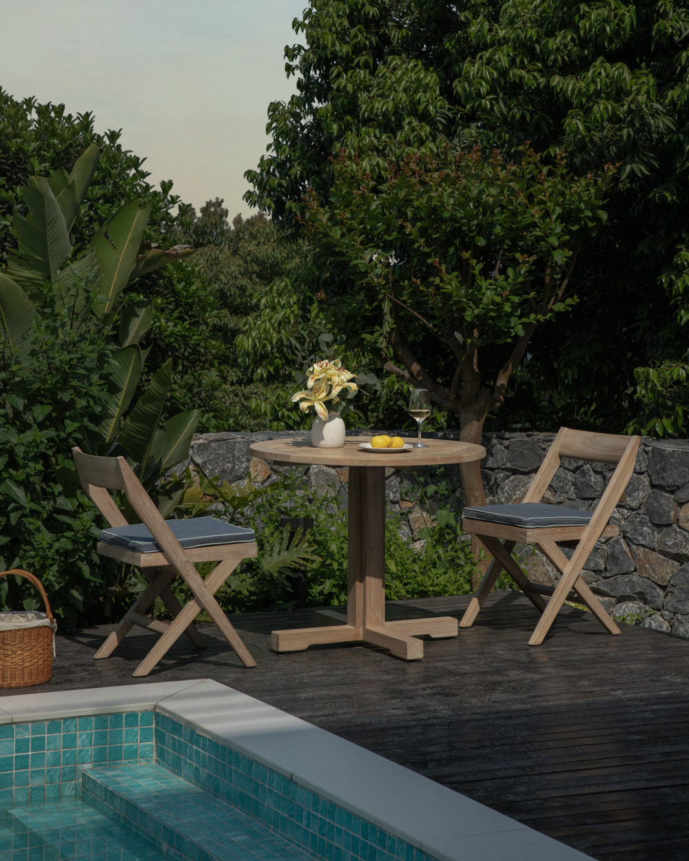 Ruby Outdoor Round Table