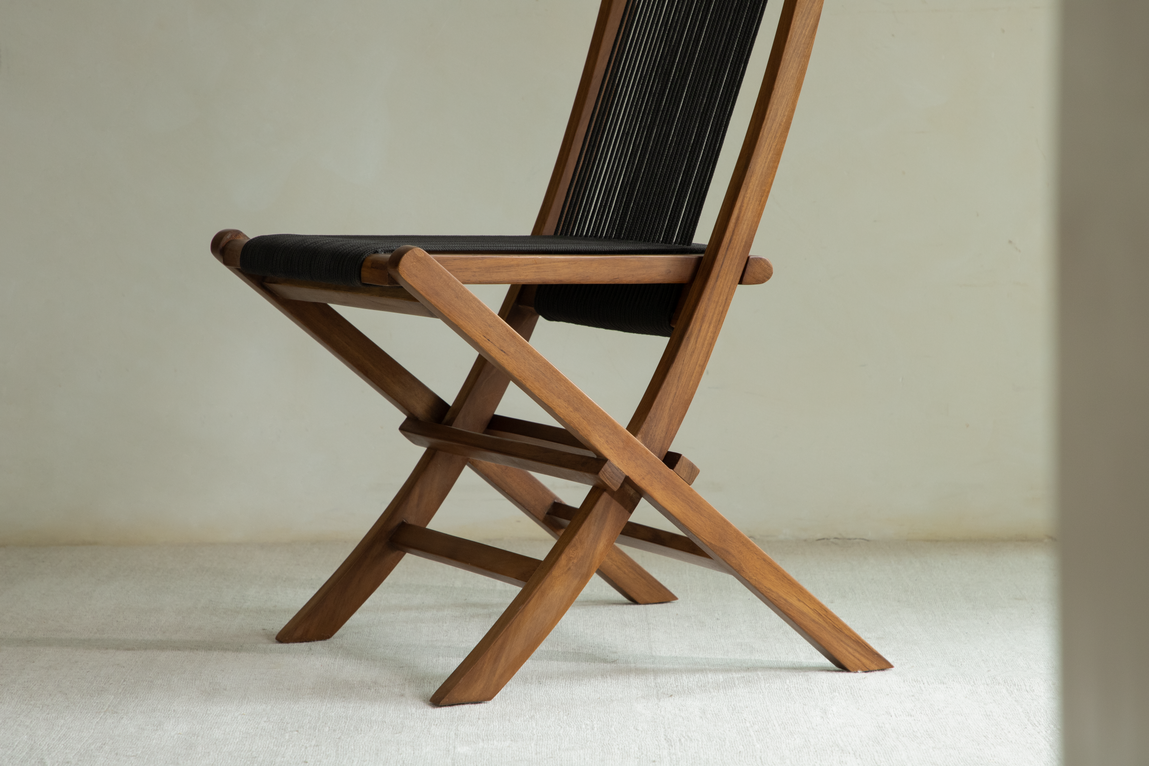 Elias Folding Chair