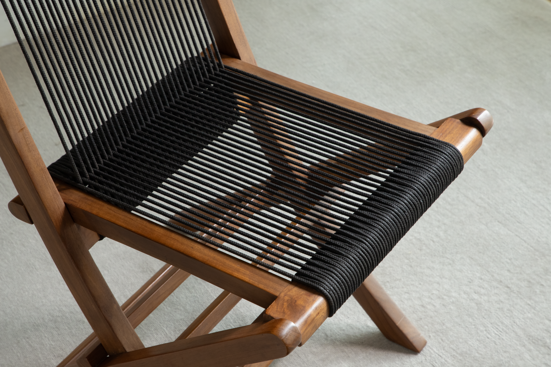 Elias Folding Chair