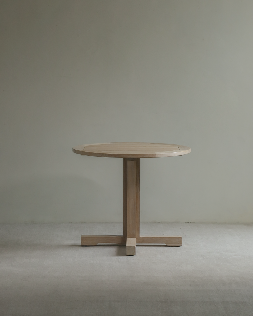 Ruby Outdoor Round Table