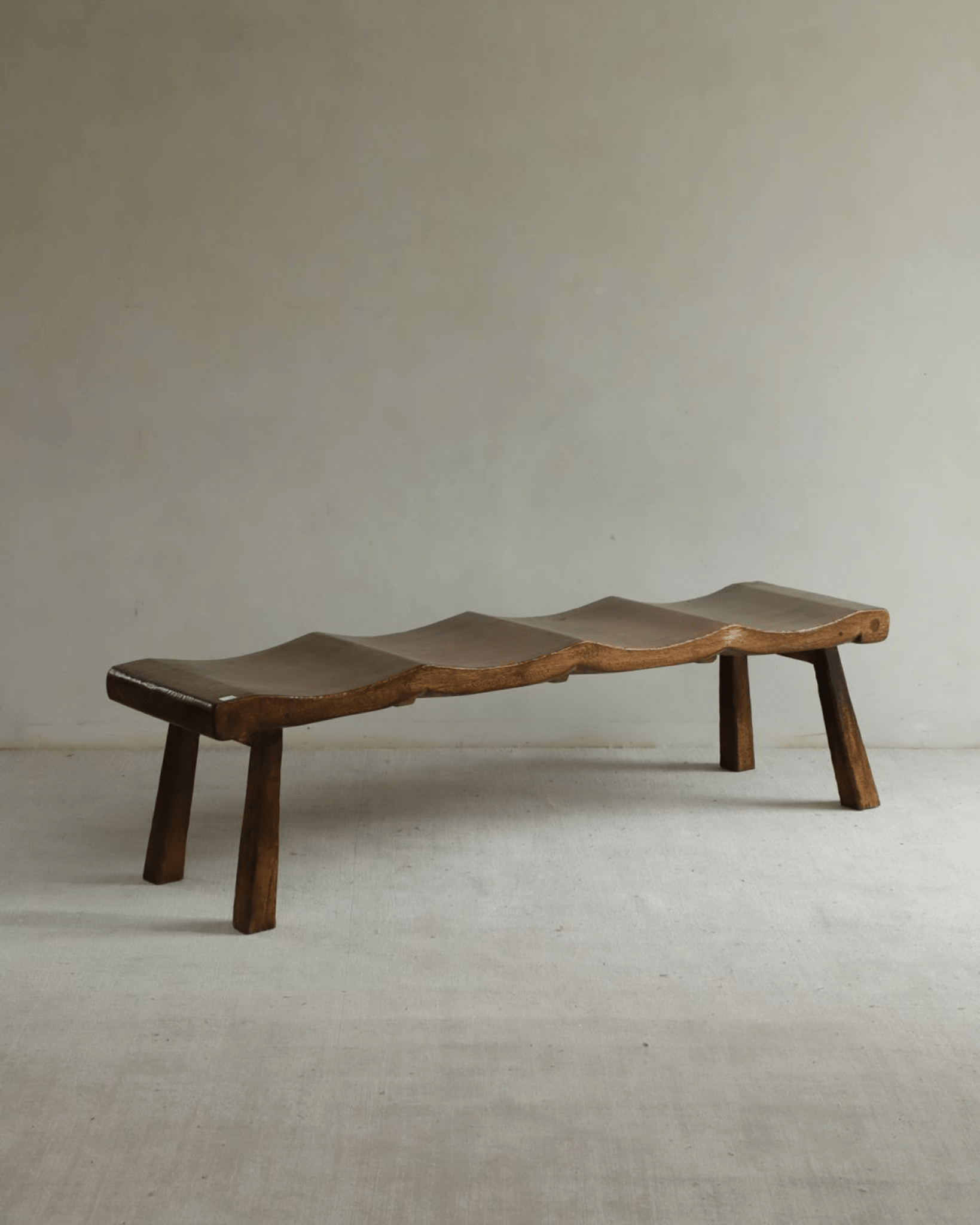 Tildes Bench, solid wood bench with wave seat design, brown color, minimalist style