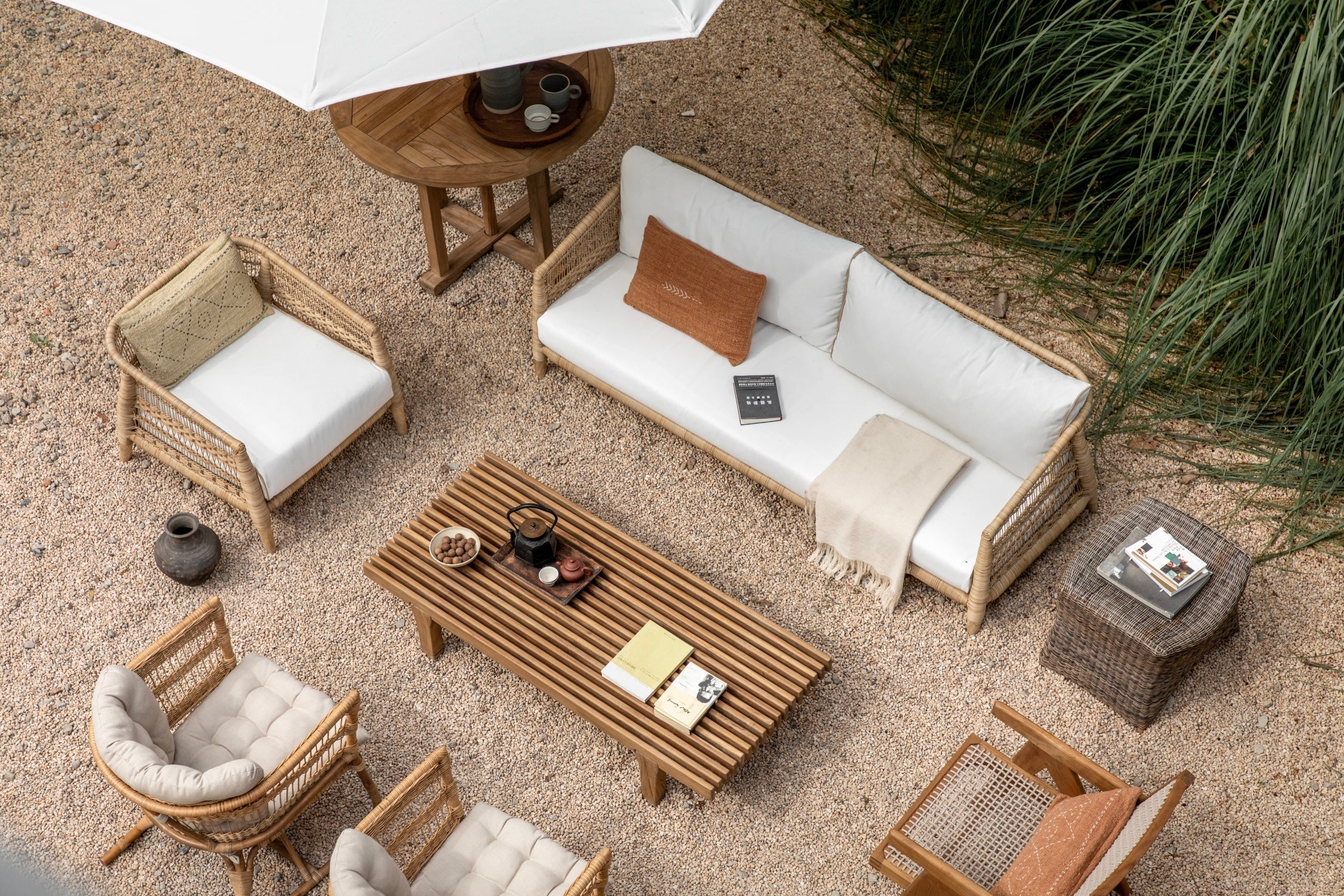 How to Choose the Perfect Outdoor Coffee Table