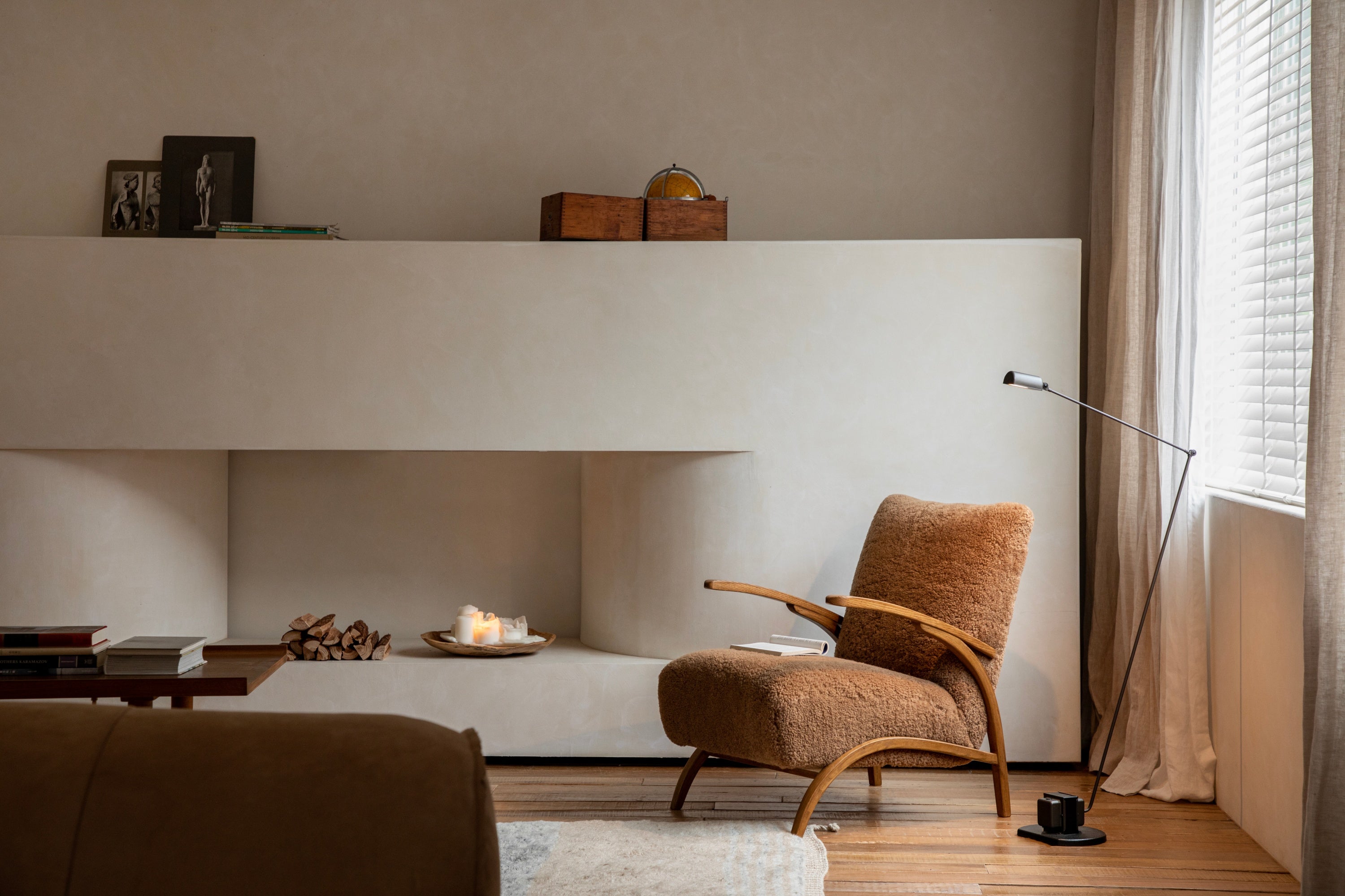 Dining Chairs With Arms vs. Armless: Which Is Better for Your Space?