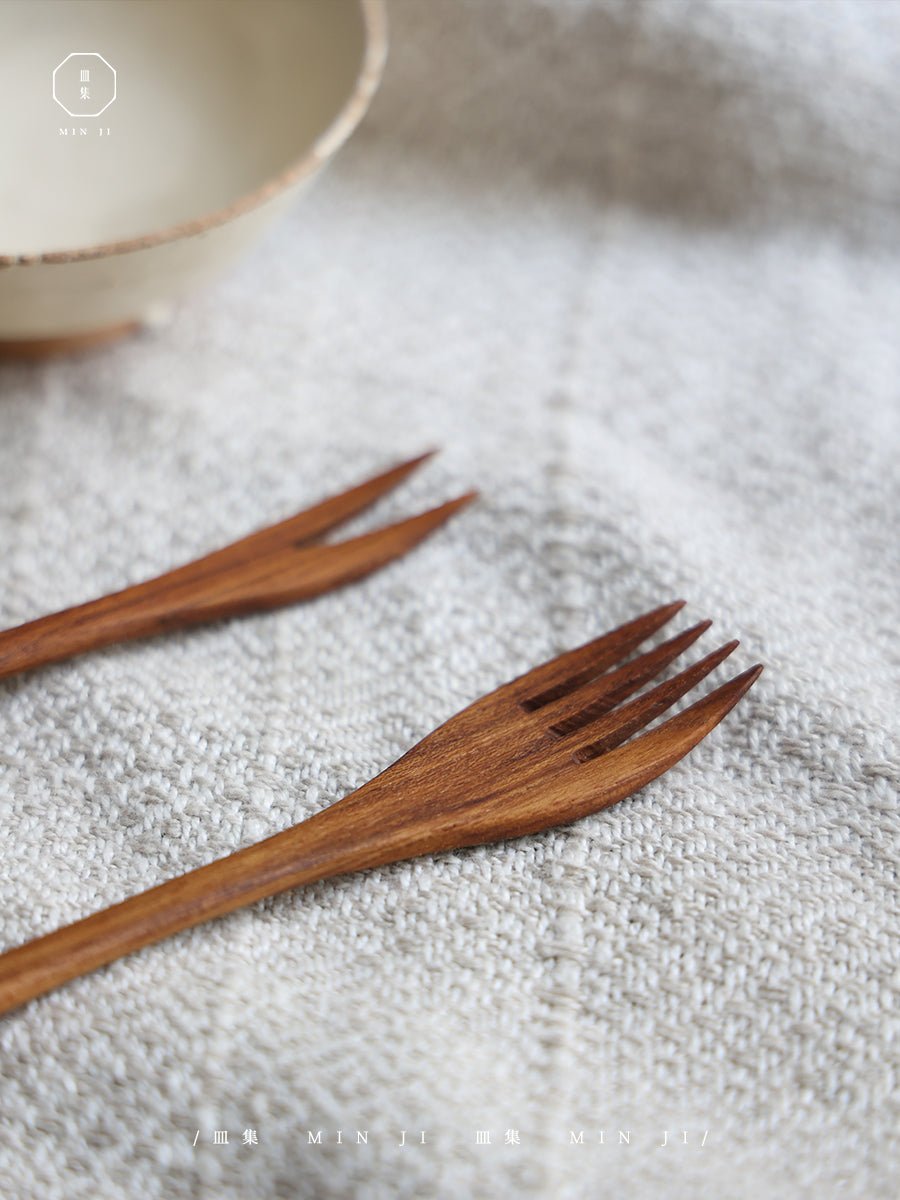 Wooden forks set, wood grain, natural and elegant design. MIN JI product