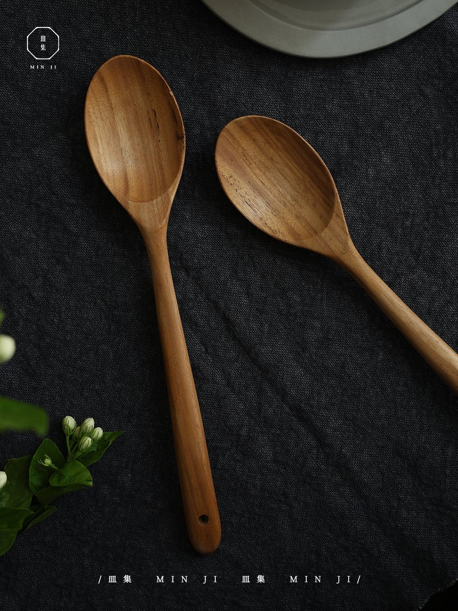 Wooden salad spoons, MIN JI brand, wooden texture, perfect for salads.