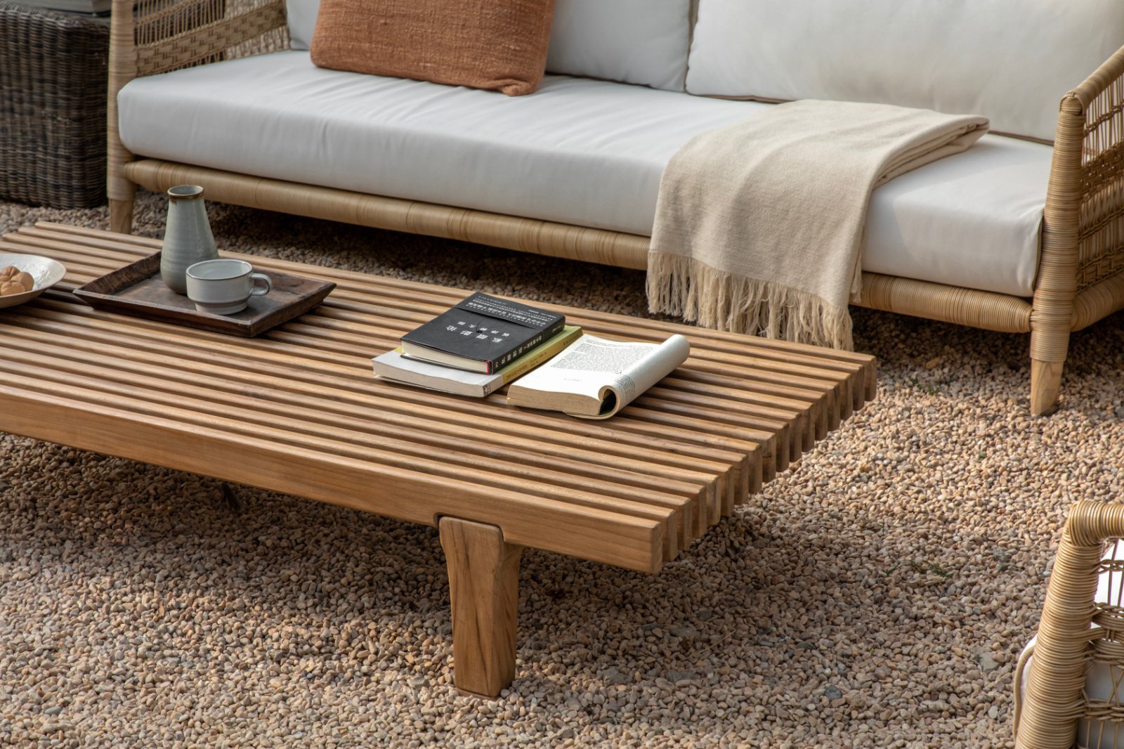 Daybed Coffee Table - Functional and Stylish | ZM Home