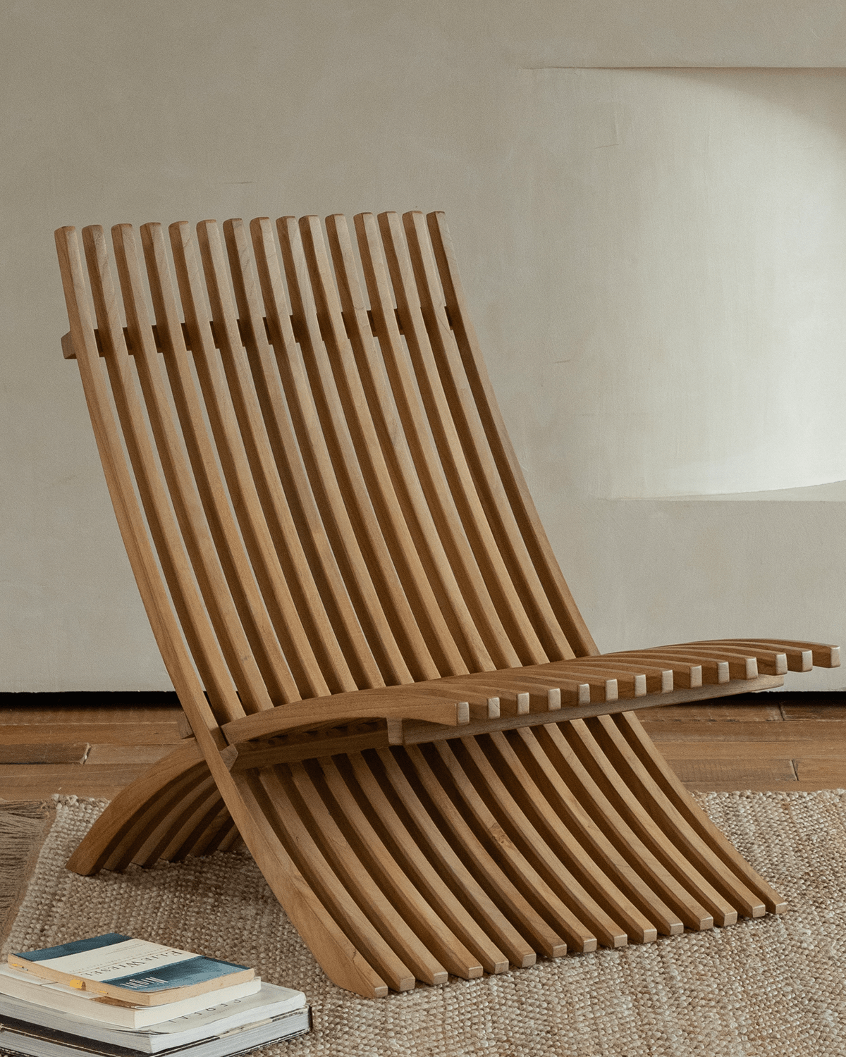 Oly Lounge Chair - Wooden folding chair, ideal for outdoor relaxation and portable comfort