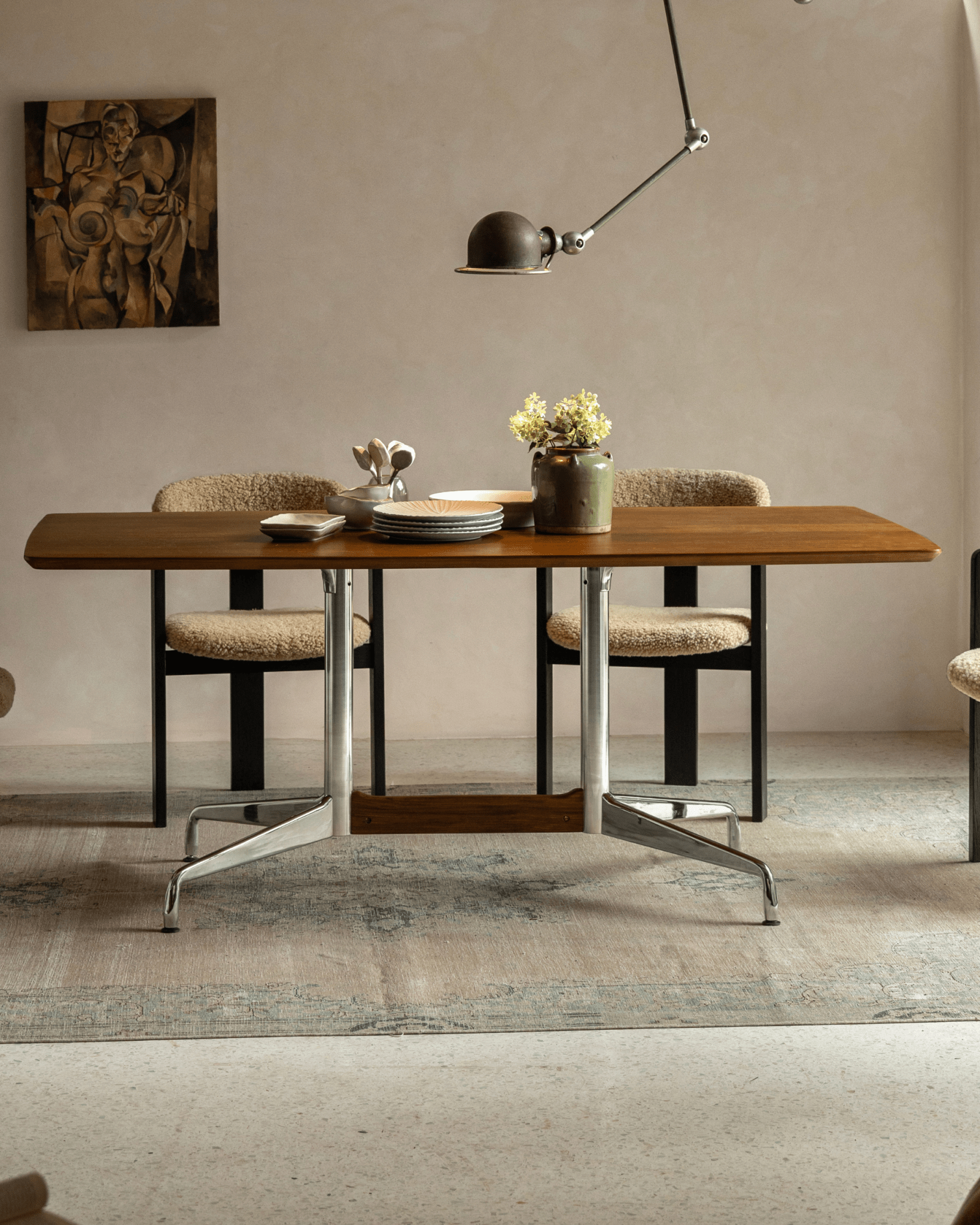 Eames Long Table in dining room with Burmese teak veneer top, modern design and stylish chairs