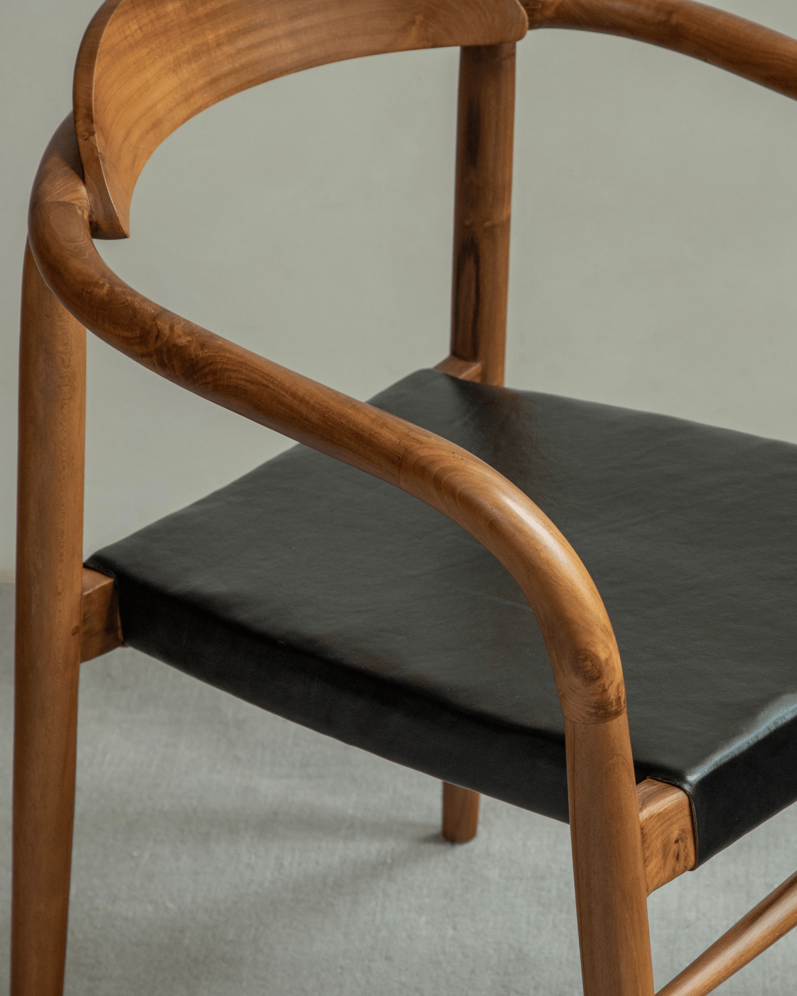 Crescent Leather Chair - ZM Home