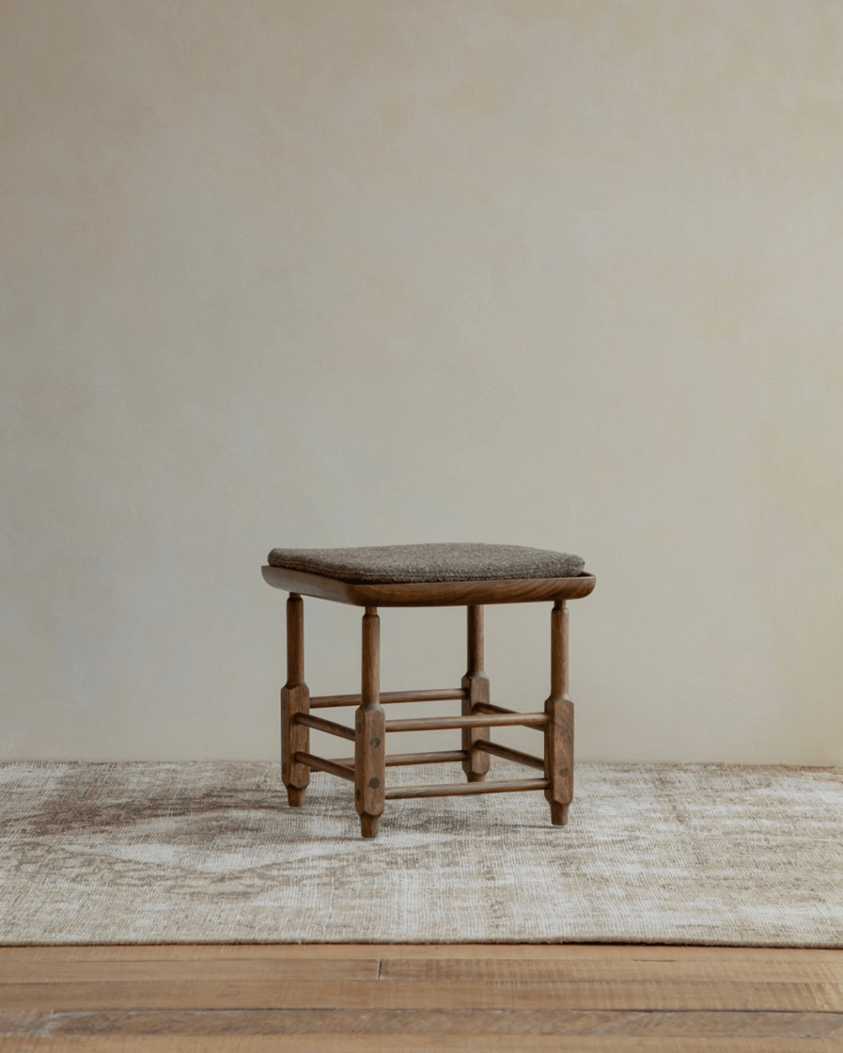 楽天 Magrini Stool | Modern Asian Accent Seating | ZM Home スツール
