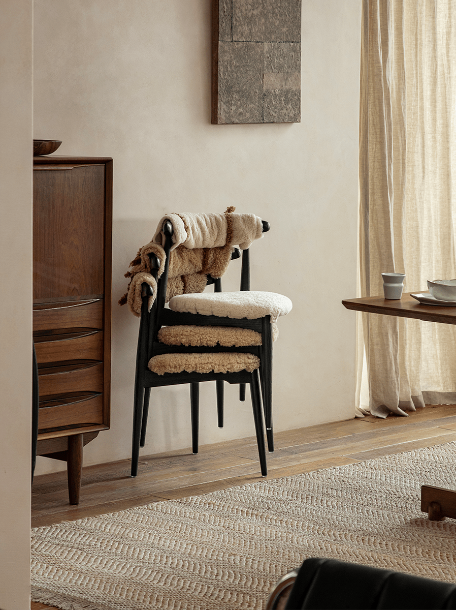 Heart Dining Chair in black with shearling fabric, stylish Danish design