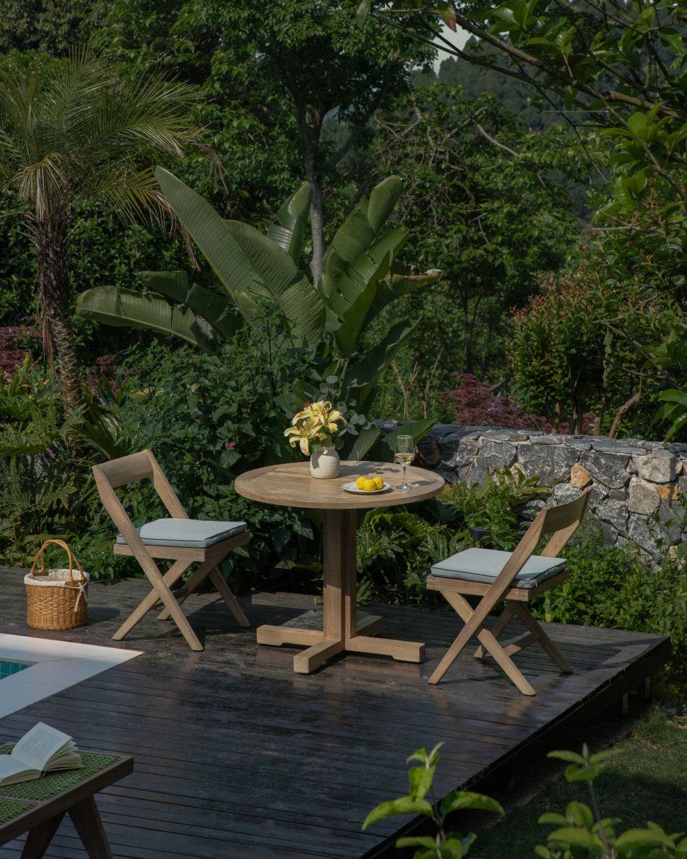 Ruby Outdoor Round Table