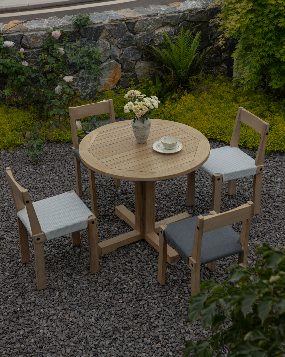 Ruby Outdoor Round Table