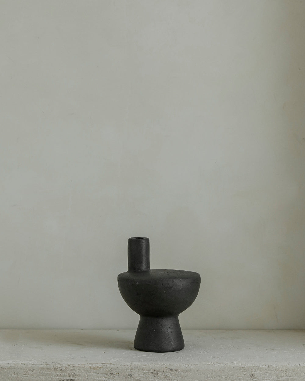 Sandy Vase, Black / D02