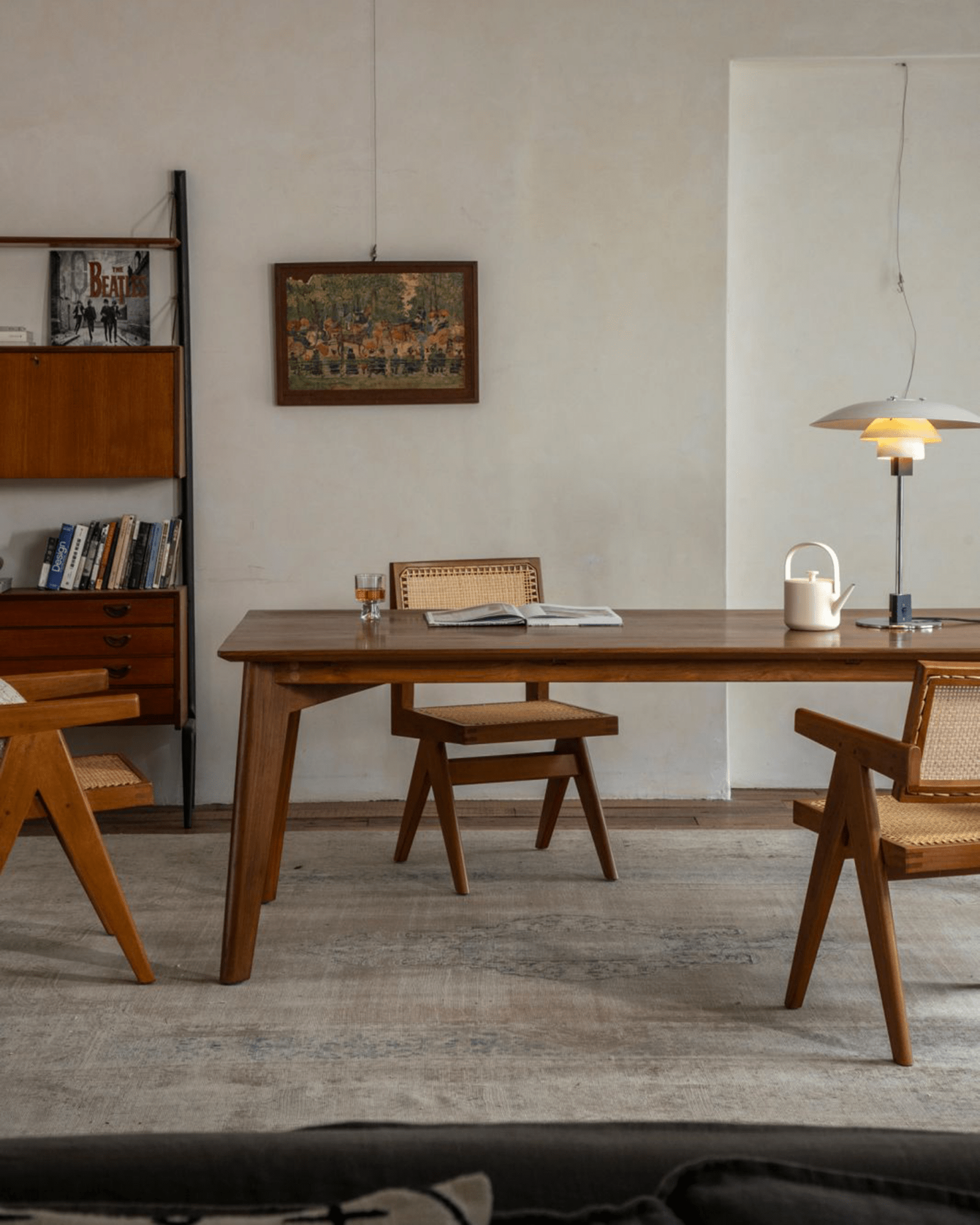 Easy Dining Table, wooden table and chairs in a minimalist dining setting, natural wood color, versatile design.